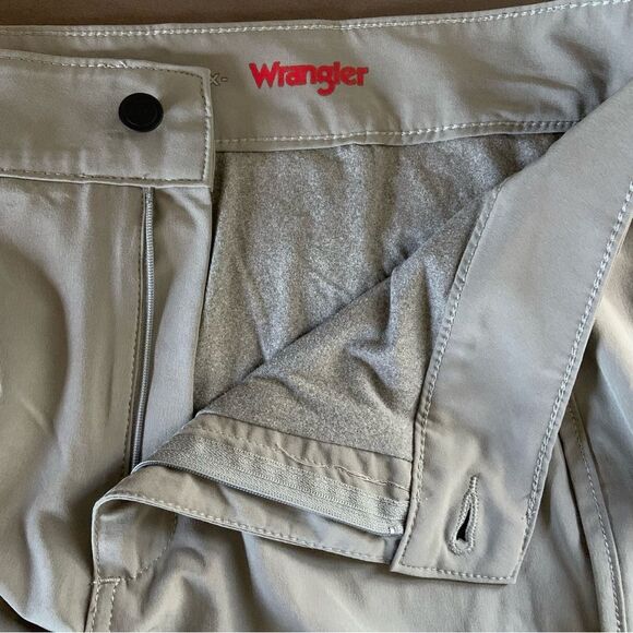 WRANGLER Women’s ATG Trail Runner Shorts Size 16 - Picture 7 of 10